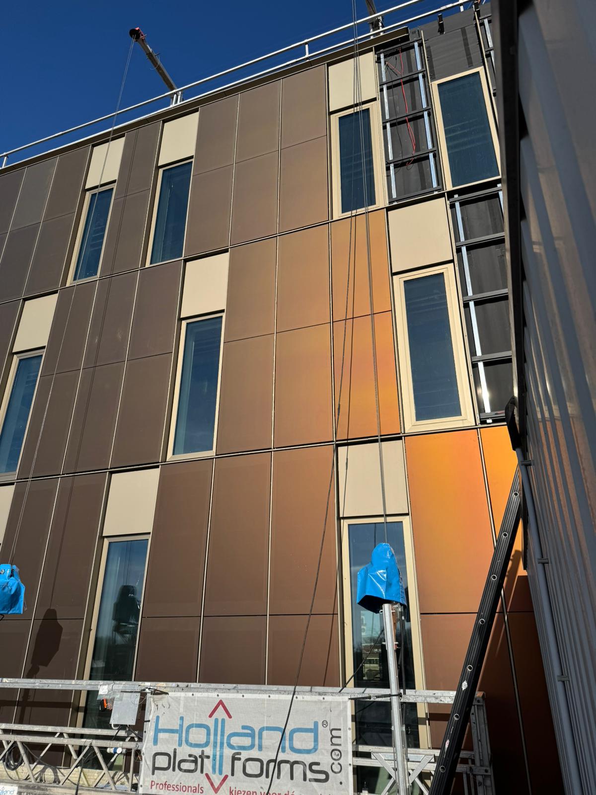 Glas-glas zonnepanelen in de gevel, project Dordrecht