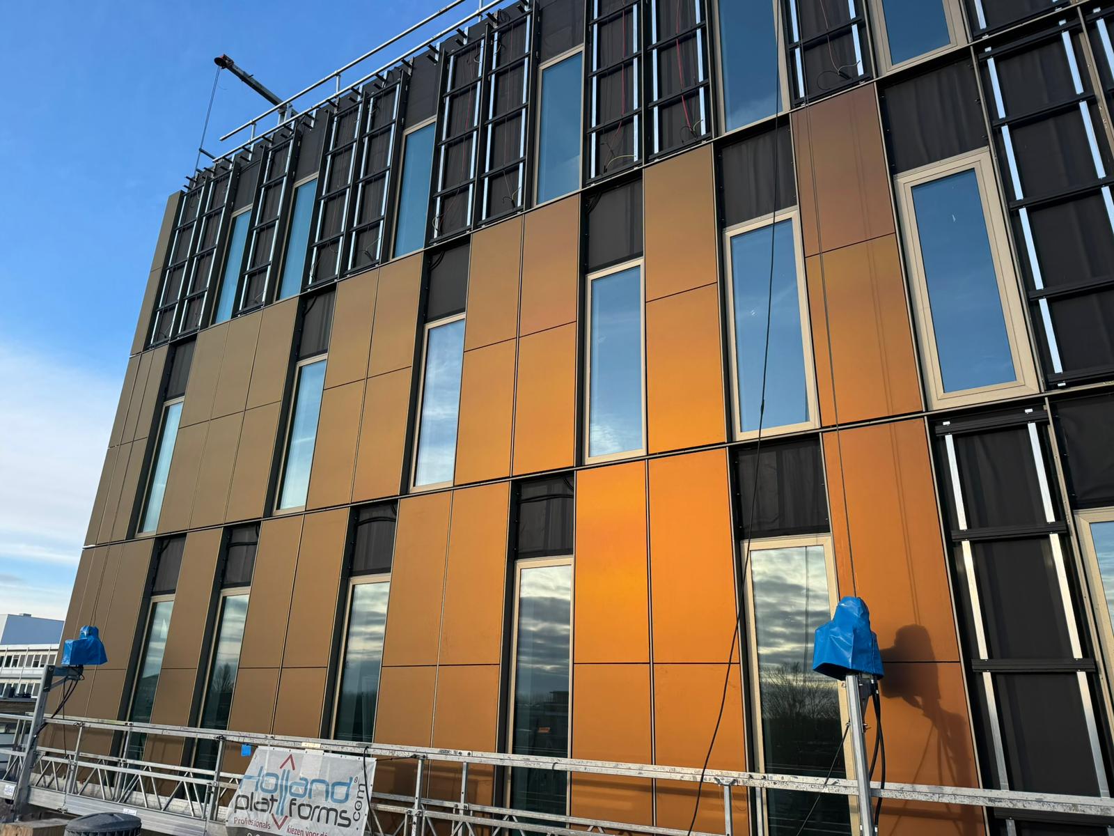 Frameloze glas-glas zonnepanelen in de gevel